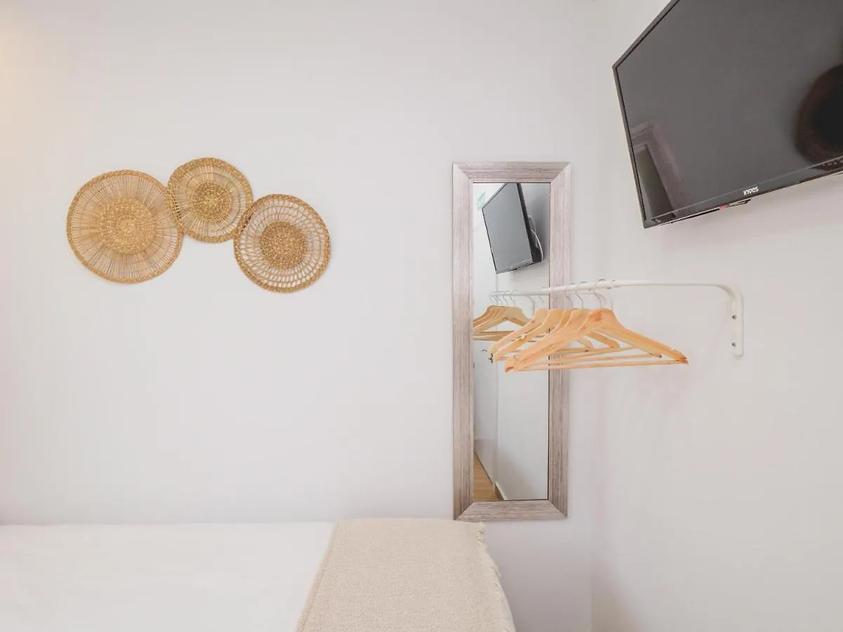 Cubo'S Hostal William'S Sunny 5 With Breakfast Torre de Benagalbon Spagna